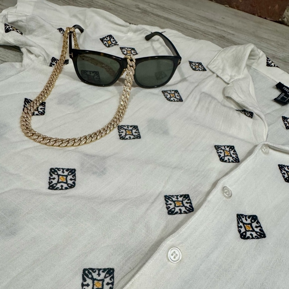 Short Sleeve Button-Up - Picture 4 of 5